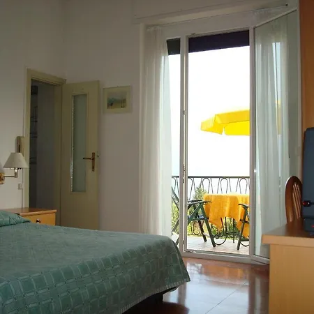 Albergo Loveno ميناجيو