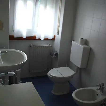 Albergo Loveno ميناجيو