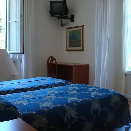 Albergo Loveno شقة ميناجيو